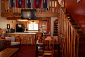 Aspen West 6 - Right Off Main Street - WiFi - Satellite - Smart TV - Washer - Dryer - Wood Burning Fireplace - Close to Copper C